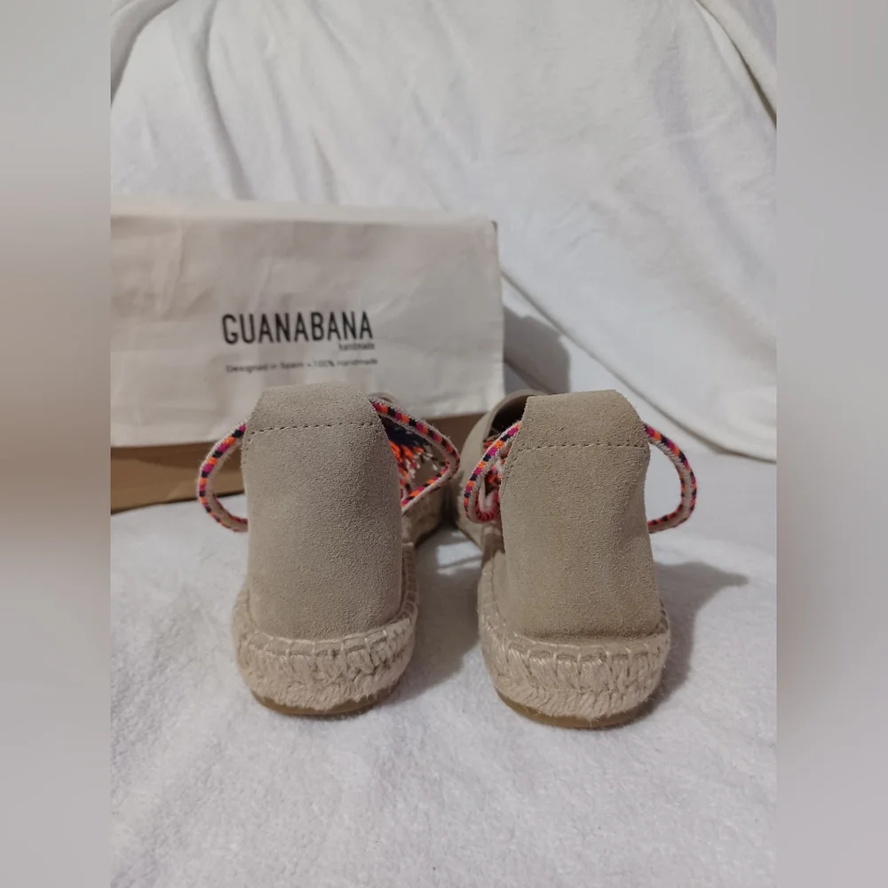 NIB Valenciana Flat Espadrille with Pom-Pom Size 8.5 In Ecru by Guanábana